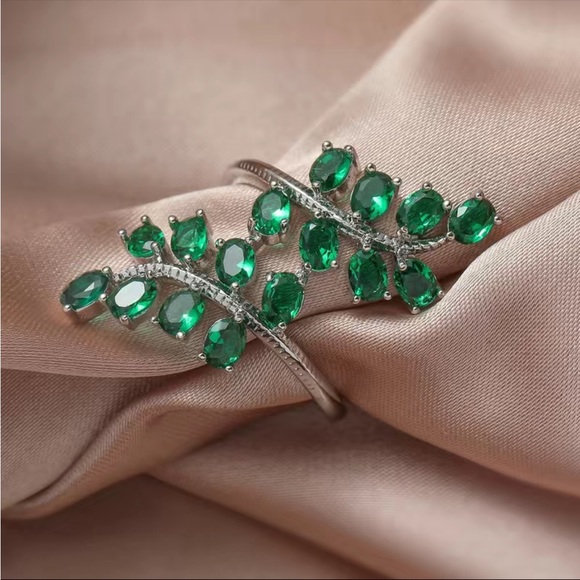 Luxury Green Emerald Leaf Shape Silver Plated Ring - Picture 2 of 8